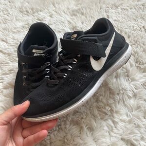 Nike revolution 6 flyease size 6 running trainer sneakers